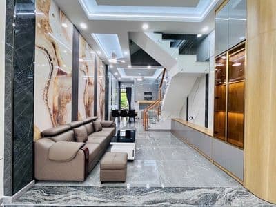 8 đồng trong tay, có ngay siêu phẩm cạnh lê văn việt
