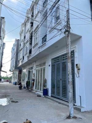 Cho thuê căn nhà ngay uỷ ban xã bình mỹ