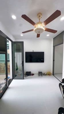 Nhà 2 tầng - 4 x 12,5 - 3pn- sau lưng ủy ban, gần vinhome- shr