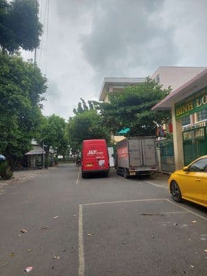 bán nhà gần trường bình long,kênh nước đen,gần công viên,gần chợ