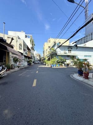 Ngay Mặt Tiền Xe Hơi - 3 Tầng Sân thượng.