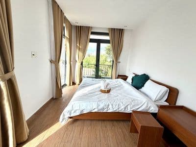 Cho thuê căn studio 2 giường ngủ fnt có ban công đường trịnh hoài đức