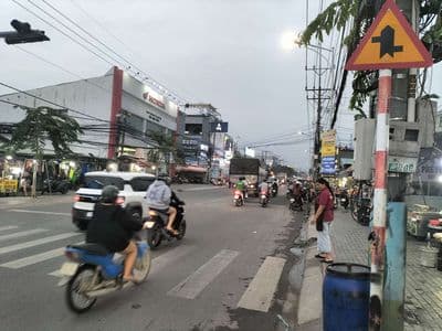 loaloa hàng cực hiếm vị trí VIP vừa Kinh Doanh vừa làm kho nhanh ạ