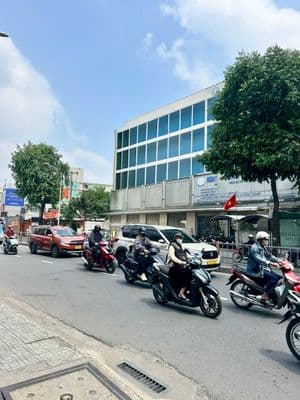 Cho thuê đường quang trung 10m x 20m trệt 4 lầu trống