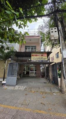 Nhà 3 tầng nguyên căn gần trường cấp 2