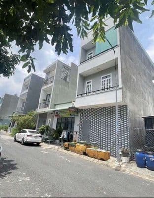 nhà 1 trệt 2 lầu Lý Thường Kiệt gần tiểu học Dĩ An C