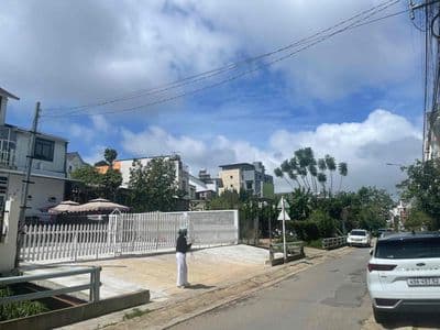 Cho thuê mặt bằng, đã đổ móng KQH Yersin 300m2 giá tốt