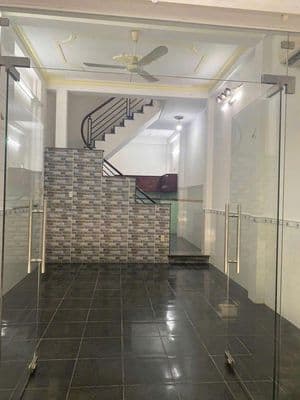 cho thuê nhà nguyên căn mới như hình 4x14m 2 lầu 2pn 2wc giá 14trieu