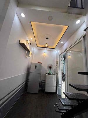 Nhà nhỏ xinh gần chợ Tân Hương Dt 2x5m 1 lửng 1 lầu Nhà mới đẹp phù