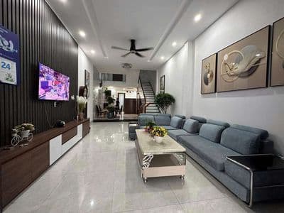 Cho thuê nhà 3 tầng mặt tiền đường 5.5m gần tố hữu - hòa cường