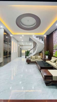 Cho thuê nhà 3 tầng mặt tiền đường Lê Văn Thịnh