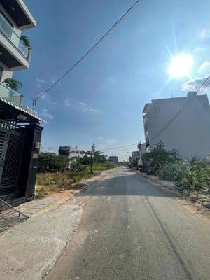 Lô Đất 52m2 vuông Giá Hơn 2tỷ - Khu Phường Long Phước Q9