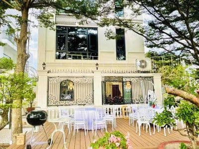 Biệt thự sân vườn 400m2 đất đầy đủ nội thất siêu đẹp 4 phòng master