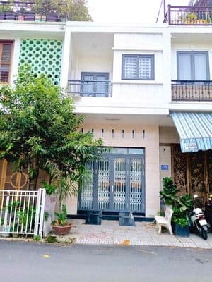 Cho thuê trệt lửng lầu đối diện cara sẵn nội thất giá 8.5tr/tháng