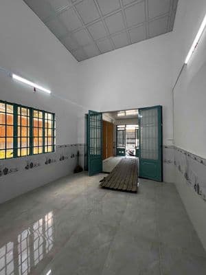 Cho thuê nhà MT góc đep đường 51. 4m x 20m. lửng. Giá 15 tr