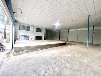 Cho thuê kho xưởng 400m2 ngang 20m mặt đường 23/10