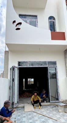 Căn thô hoàn thiện ngoài,sát Trưog học Định Hoà.1 lầu1 trệt 1 tum.2ty3