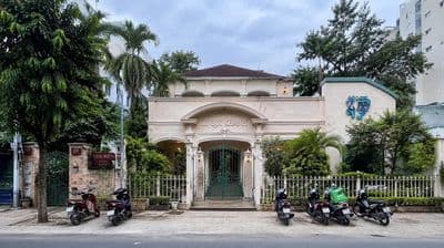 Cho thuê biệt thự sân vườn trung tâm quận 3-15 x 20m trệt + 2 lầu
