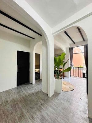 Cho thuê căn 2 phòng ngủ ban công tại quận 10 gần toà viettel,cc hà đô
