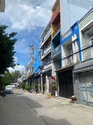 nhà 2 tầng như mới hẽm nhựa 10m ngay võ văn kiệt và ADV