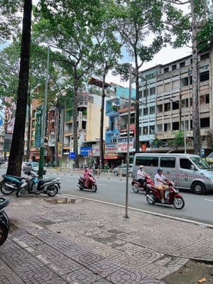 Bán gấp nhà góc 2MT Trần Hưng Đạo, P.7, Q.5 – 5 tầng lầu. Có HĐ thuê.