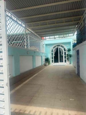cho thuê nhà nguyên căn mặt tiền quốc lộ 13. full nội thất . có