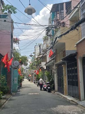60m2 xây 4 tầng, 8.1ty. Ngay Ngã Tư Bảy Hiền, Lạc Long Quân