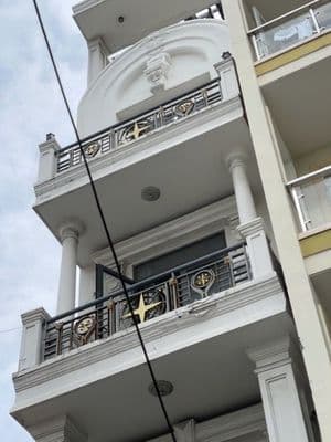 Cho thuê nhà 7 phòng chdv mặt tiền đường Hưng Phú, P.8, Q.8