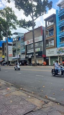 Nhà đẹp 5 tầng khu trung tâm q10 cách trường học, bv, siêu thị 200m.