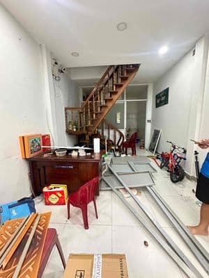 cho thuê nhà hxh đồng đen tân bình. DT: 3m5 x 9m trêt lầu 8tr5