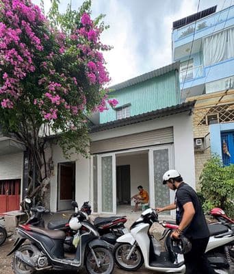 Cho thuê mb có chổ ở lại khu dân cư đông đúc