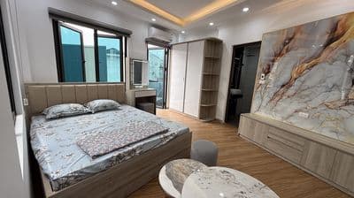 cho thuê Căn Hộ Đẹp Sát Hồ Tây-Bãi Oto cách 18m-Ban Công Siêu Rộng-6.x