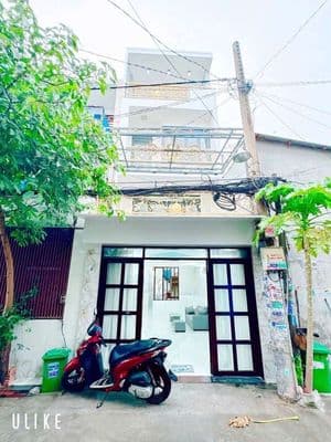4 phòng ngủ, có nội thất xe hơi ngủ trong nhà