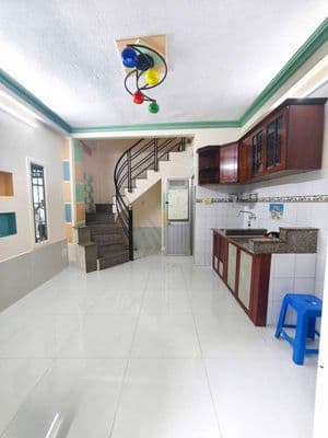 nhà nc mới đẹp 2 lầu 2pn 2vs Huỳnh Văn bánh p11 Phú nhuận