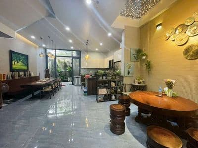 Cho thuê nhà__dương quảng hàm 3 lầu 5pn 6wc 6,2m x 22m