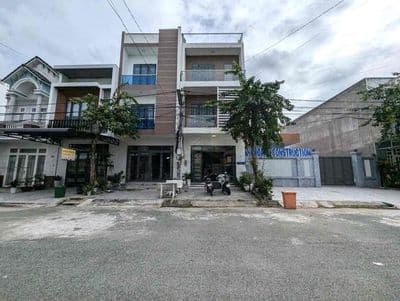 Cho thuê nhà trệt 2 lầu 4pn 5wc sẵn nội thất kdc hồng loan giá 13tr