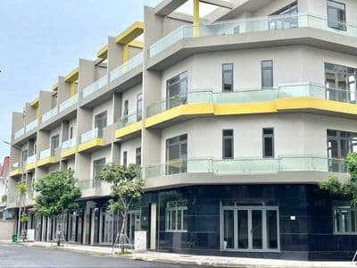 bán căn nhà phố Bcon 1 trệt 3 lầu, 8ty5, nhận nhà ngay, sổ hồng