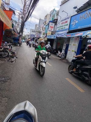 Share MB khu buôn bán ăn uống đông đúc