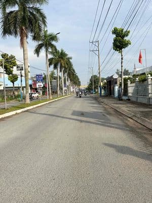 cho thuê Nhà 130m Mặt Tiền Lớn Dĩ An