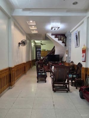 Bán gấp nhà 80m2 Quận Hoàng Mai - Cạnh Hồ Linh Đàm - Vị trí đắc địa