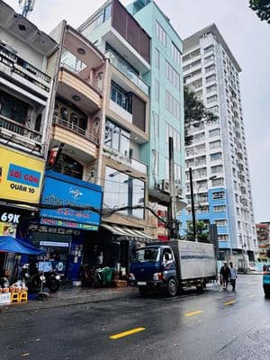 Bán tòa nhà 6 tầng mặt tiền ngô quyền, quận 10 dt: 5x12 kc: 6 tầng