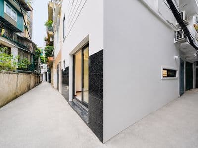 Nhà đẹp 5 tầng, ôtô gần nhà, lô góc 2 thoáng, trạm sạc vinfast đầu ngõ