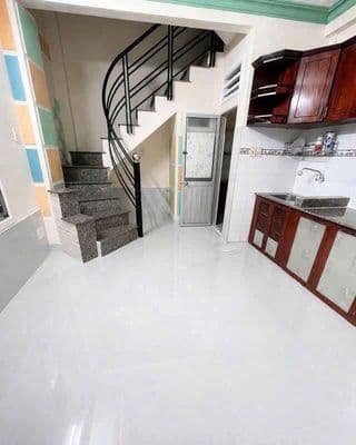 cho thuê nhà trệt 2 lầu, đường Huỳnh Văn Bánh P11 PN