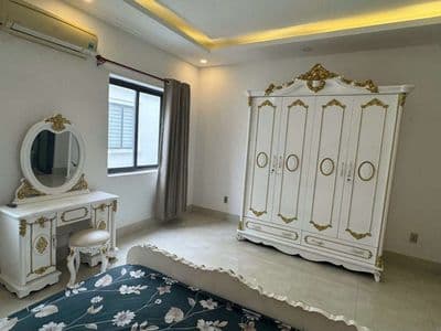 Cho Thuê Nhà Nội Thất View Hồ 3PN và 1 Sàn Làm việc