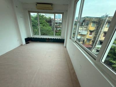 Sàn VP 16 Nguyên Hồng giá rẻ 65 m2, 9 triệu có Thang máy