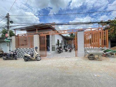 nhà sân vườn 200m nguyên căn 2phòng Nguyễn Văn Trường