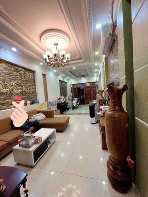 Chính chủ bán nhà mặt tiền Gia Hoà Quận 9 100m2 4 lầu 5*20 giá 13,9 tỷ