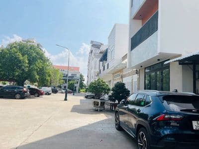 Cho thuê nhà mặt tiền lý thái tổ ngang 10m hưng phú 1 cần thơ