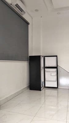 Phòng đẹp, sạch sẽ, có máy lạnh, tủ lạnh, xe tải đậu cửa, lâm văn bền