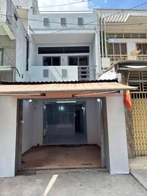 Nhà GIÁ RẺ mặt tiền Lạc Long Quân